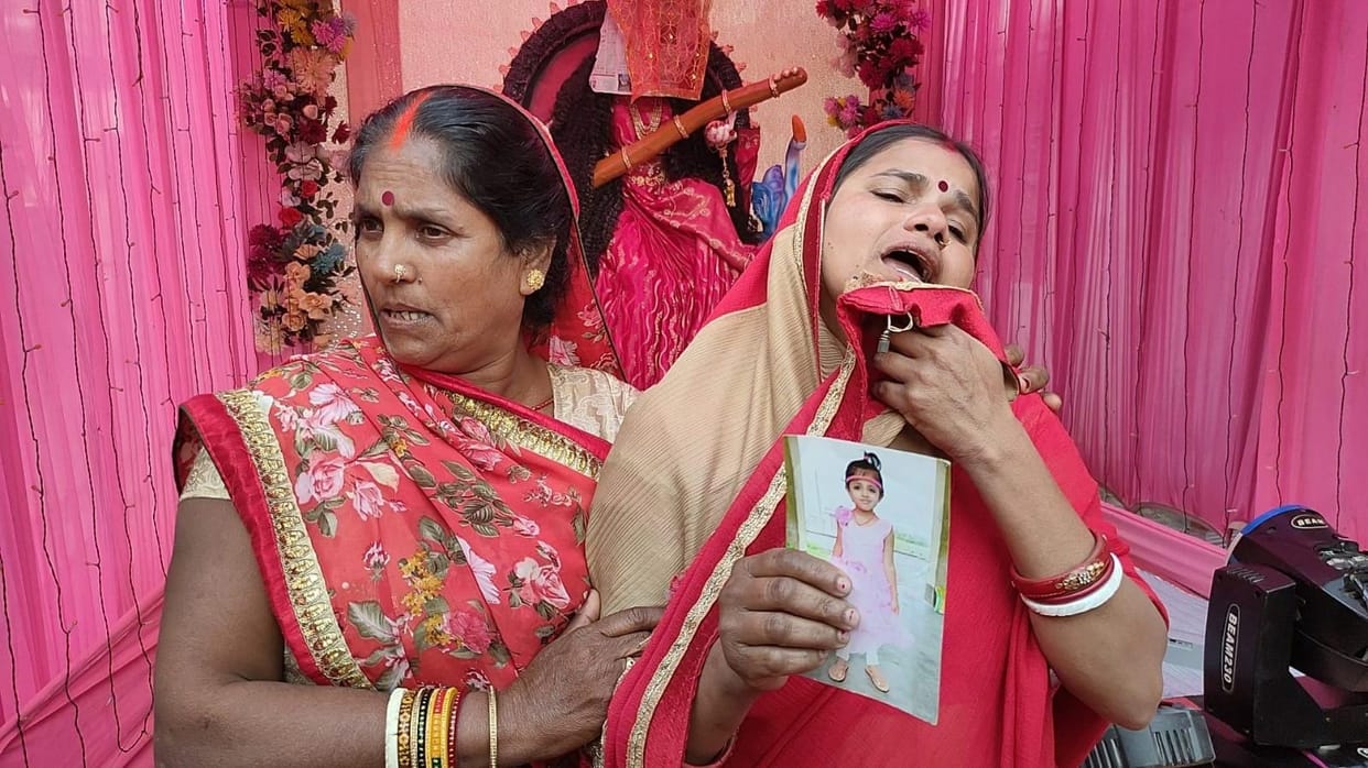 Muzaffarpur Bihar news : traceless khusuhi parents wait for her she traceless in saraswati puja
