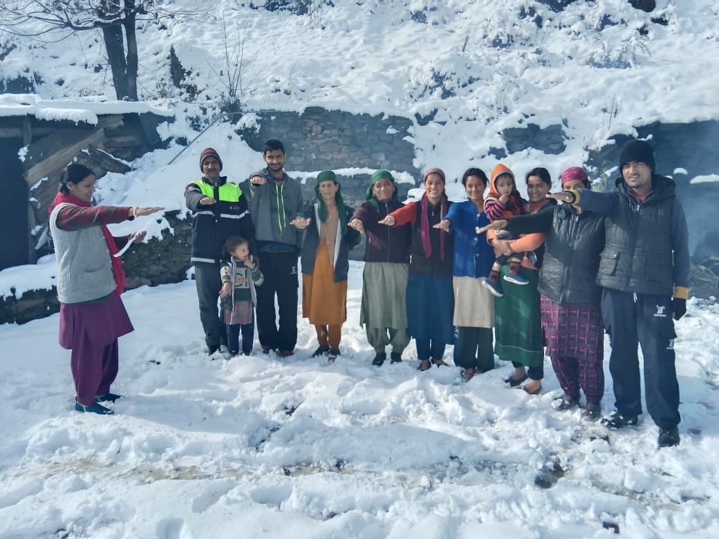 Amid snowfall, people took oath on Girl Child Day
