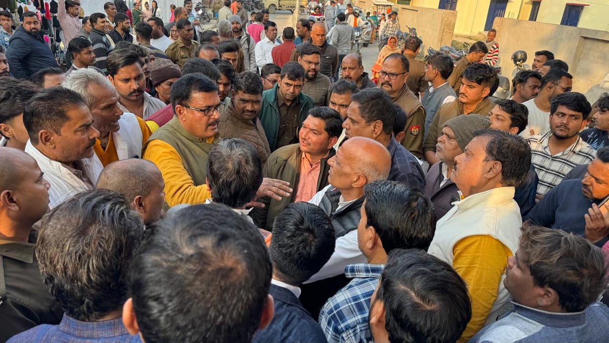Dispute at blanket distribution ceremony, case filed against councilor on complaint of former chief's husband