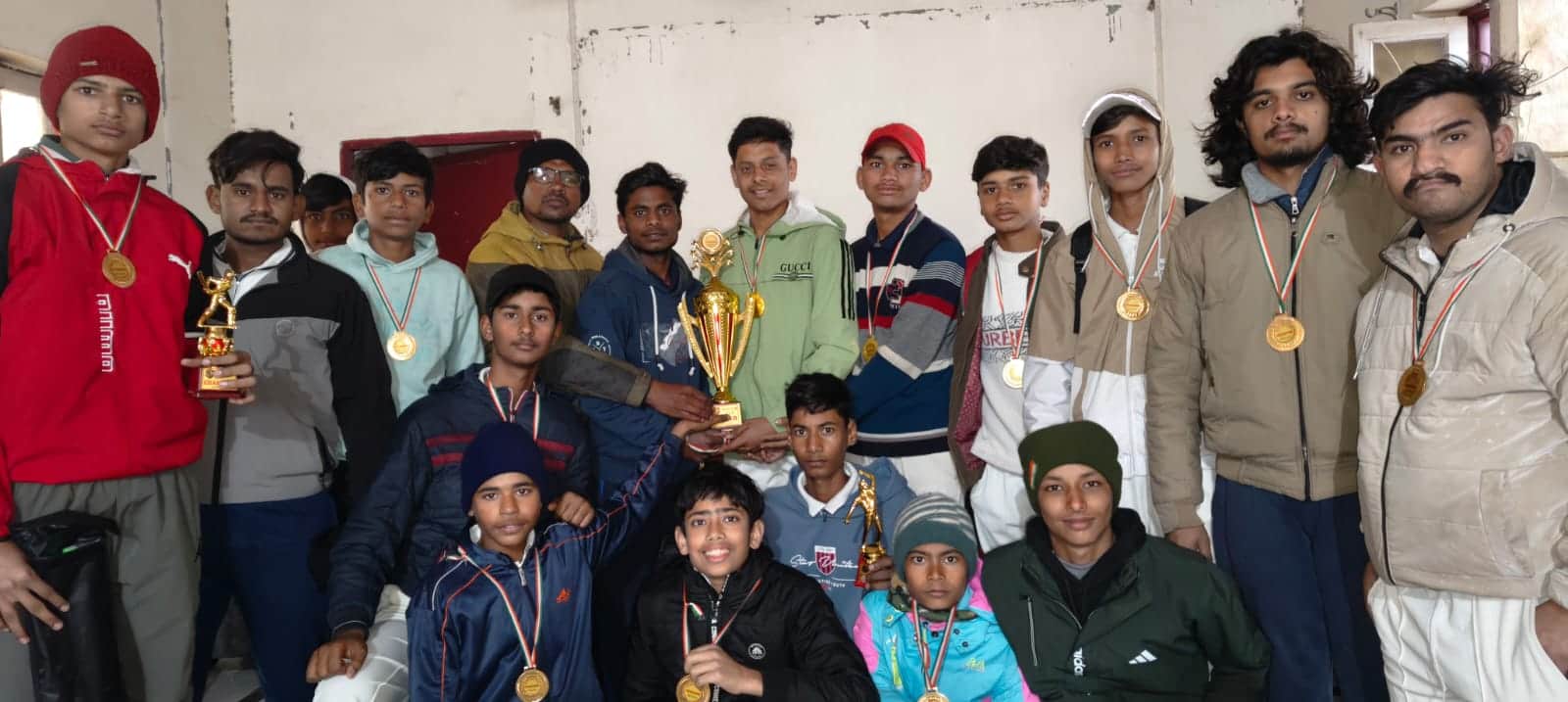 किरतपुर क्रिकेट एकेडमी में आयोजित क्रिकेट टर्नामेंट की विजेता वर्धमान क्रिकेट एकेडमी की विजेता 