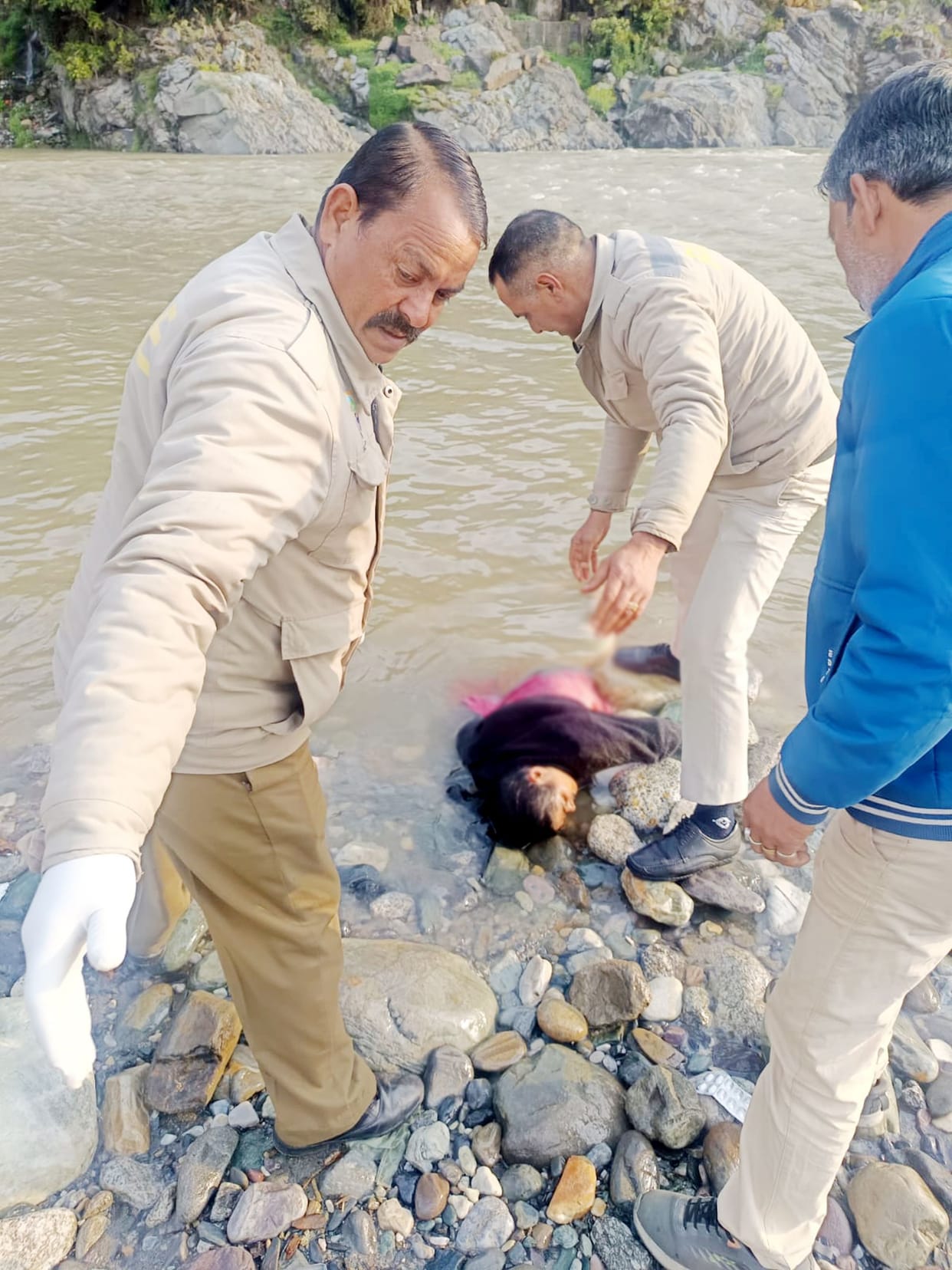 Woman's body recovered from Beas, suspected to have jumped