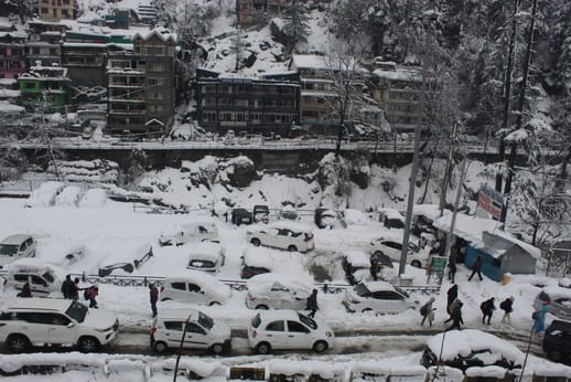 12 tourists stranded in snow at Raghupur Fort rescued