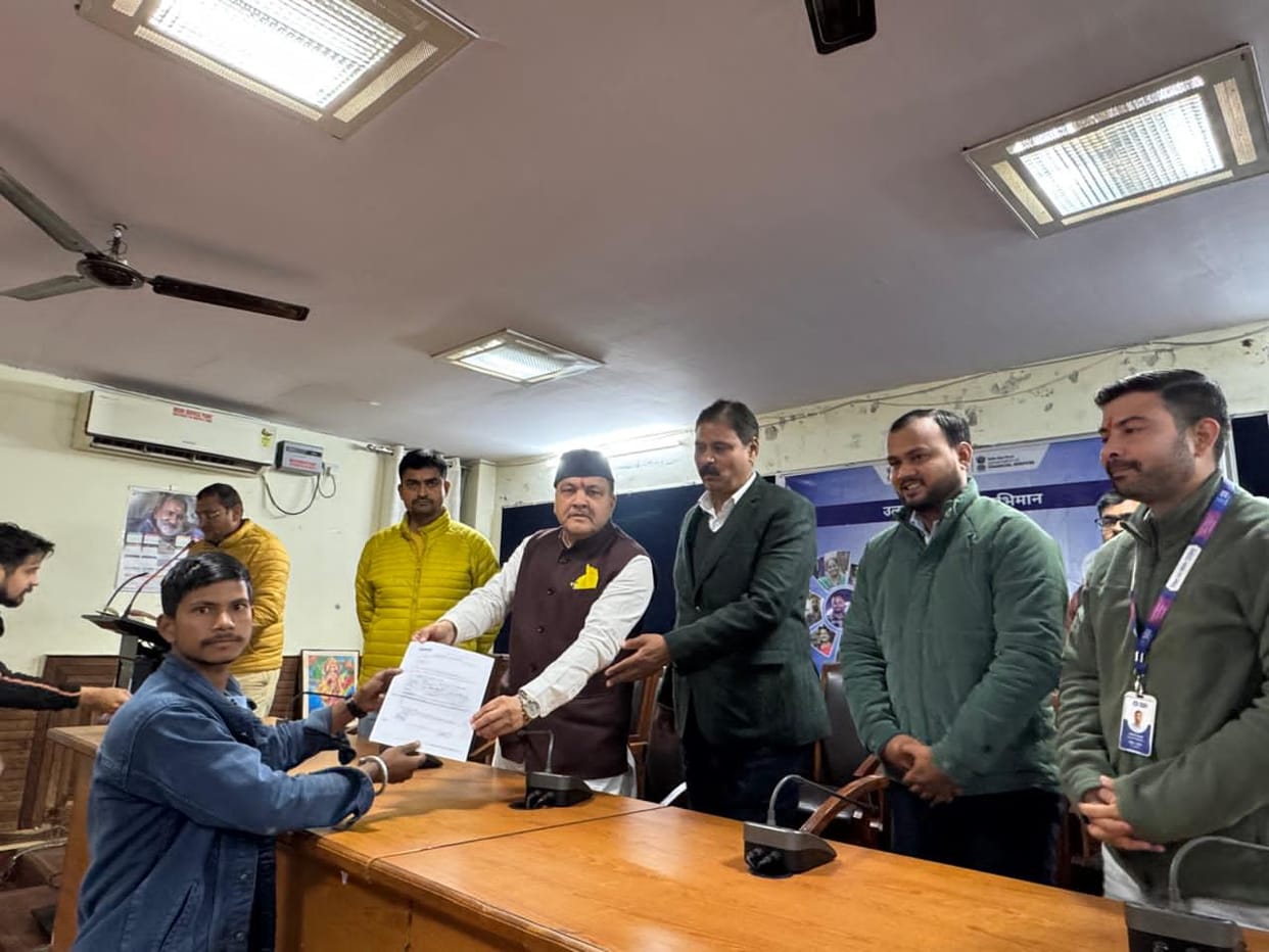 Loans were given to street vendors to make them self-reliant.