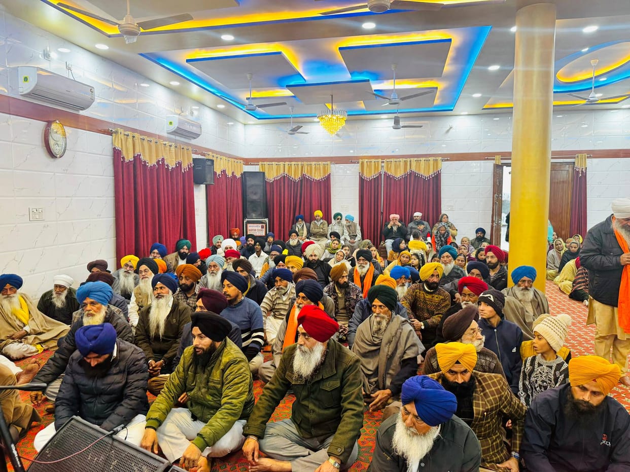 Ragi groups delighted the congregation with Shabad Kirtan and Gurbani.