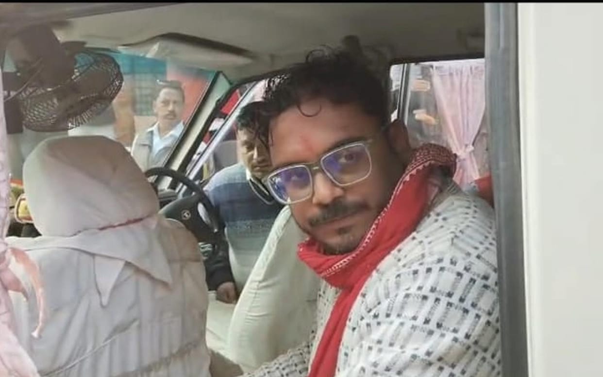 Clash, commotion between tehsildar and accountants of Nanpara