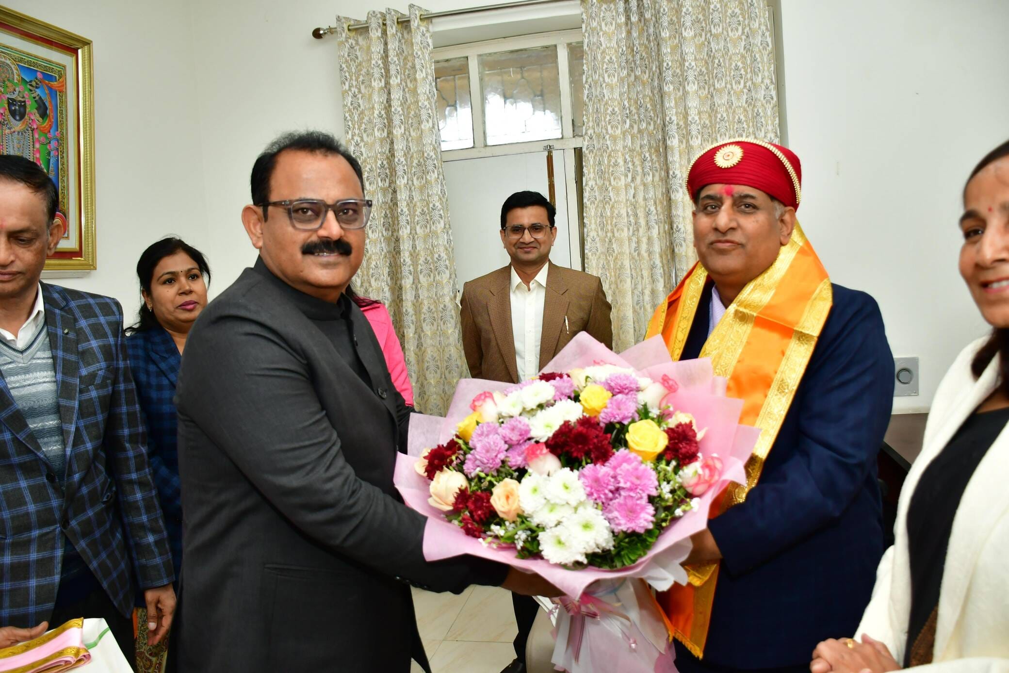 न्यायाधिपति चंद्रप्रकाश श्रीमाली ने बार एसोसिएशन को दिलाई शपथ । फोटो - अमर उजाला