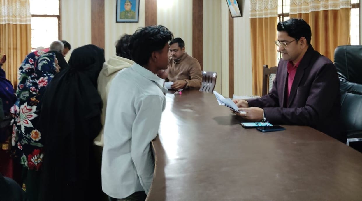 Siddharthnagar News : SIR's strange trap, Dhruvchand's house is in trap