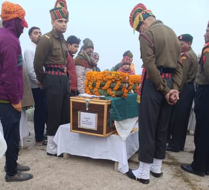 The body of martyr Hare Ram Kunwar reached his native village