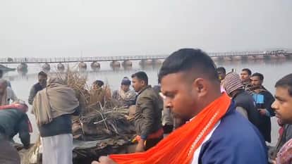 Last farewell with tearful eyes at Mahuli Ghat: 11 year old son lit funeral pyre of martyr Hareram Kunwar