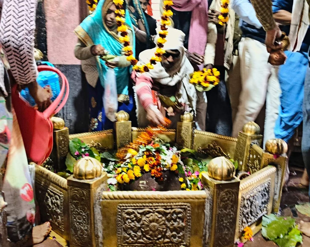 25 thousand devotees performed abhishek at Baba's Tilakotsav