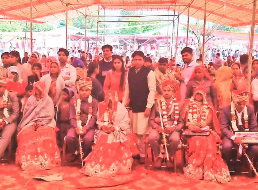 दौसा सैनी समाज के विवाह सम्मेलन में नव विवाहित जोड़े