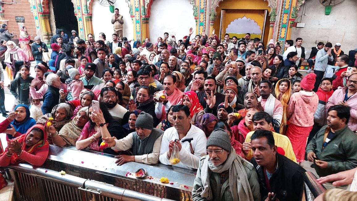 Holi celebrations begin at Dwarkadhish Temple