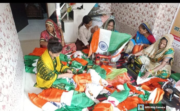 30 women's groups became indebted for making the tricolor, waiting for payment for six months