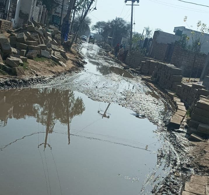 The Bapodra-Sui road has been incomplete for five months, posing a risk of accidents