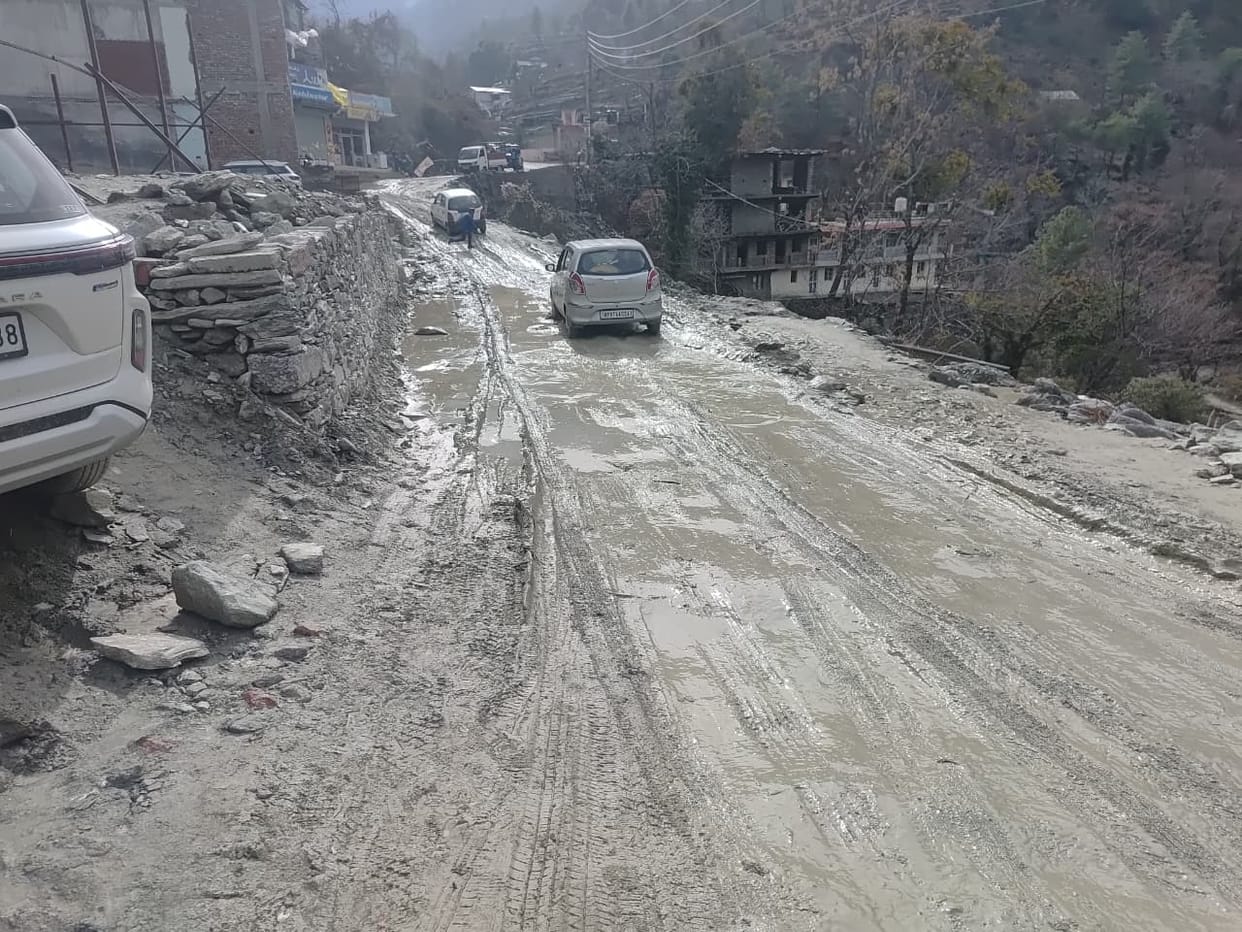 When snow blocked the way to Manali, Kullu became the destination.