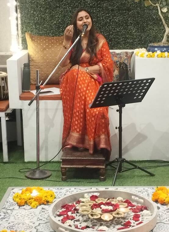 Music lovers danced to the songs of Dr. Prabha.