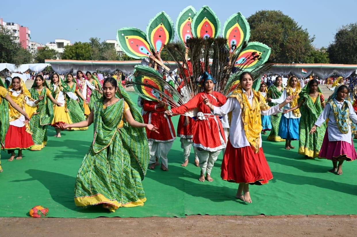 Full dress rehearsal... After the parade, students gave a cultural presentation.