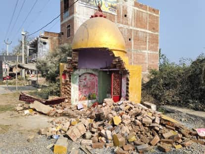 Pickup's steering fails, crashes into temple