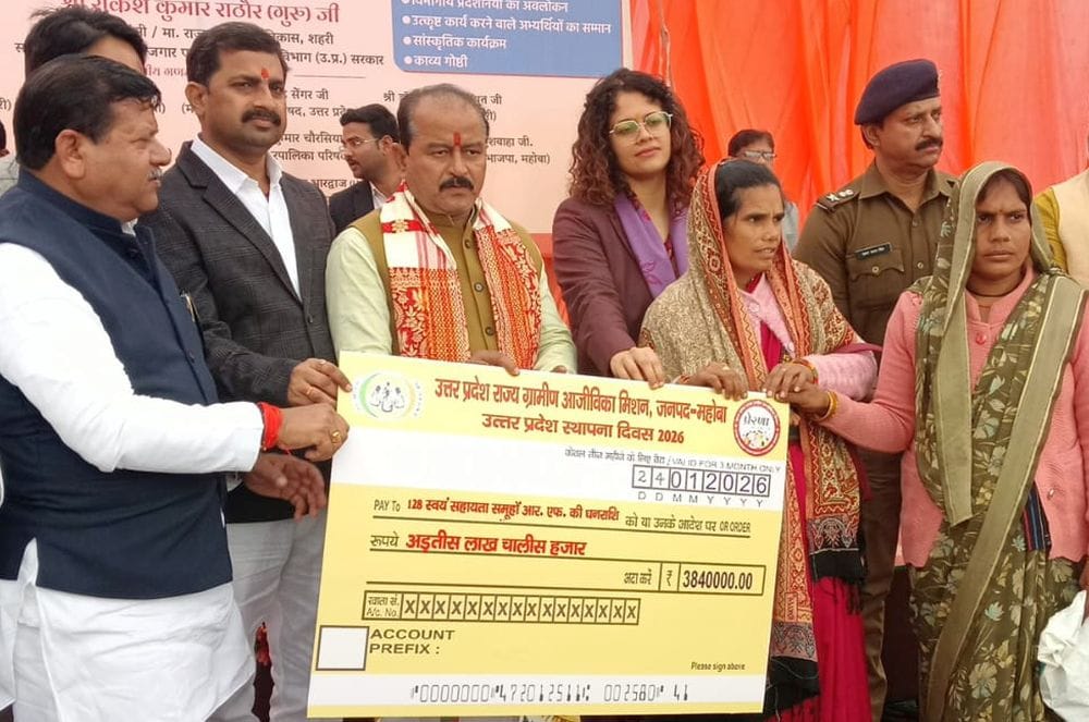 Beneficiaries of the schemes and those doing excellent work were honored