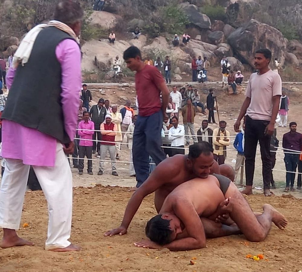 Bablu of Kabrai defeated Lavkush of Kalinjar.