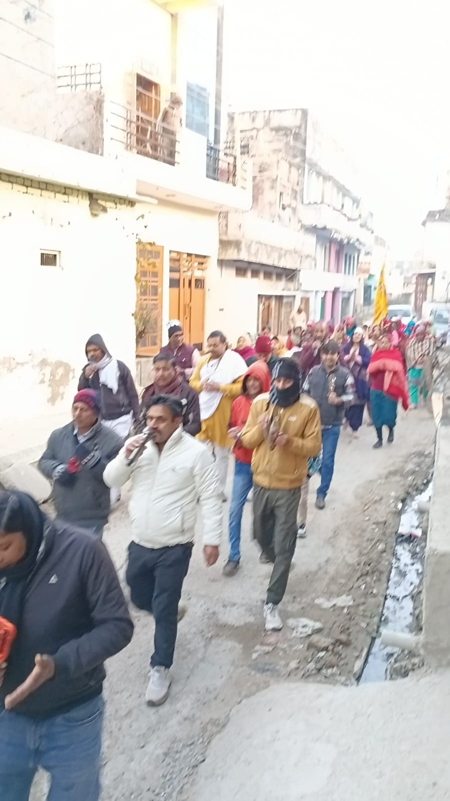 A morning procession named Radha, originating from Jal Mahal, was taken out with devotion.