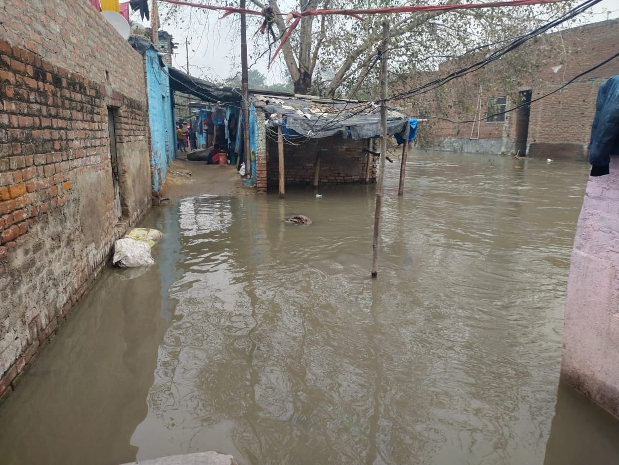 Canal breach near Azad Kutiya, flooding more than 30 houses