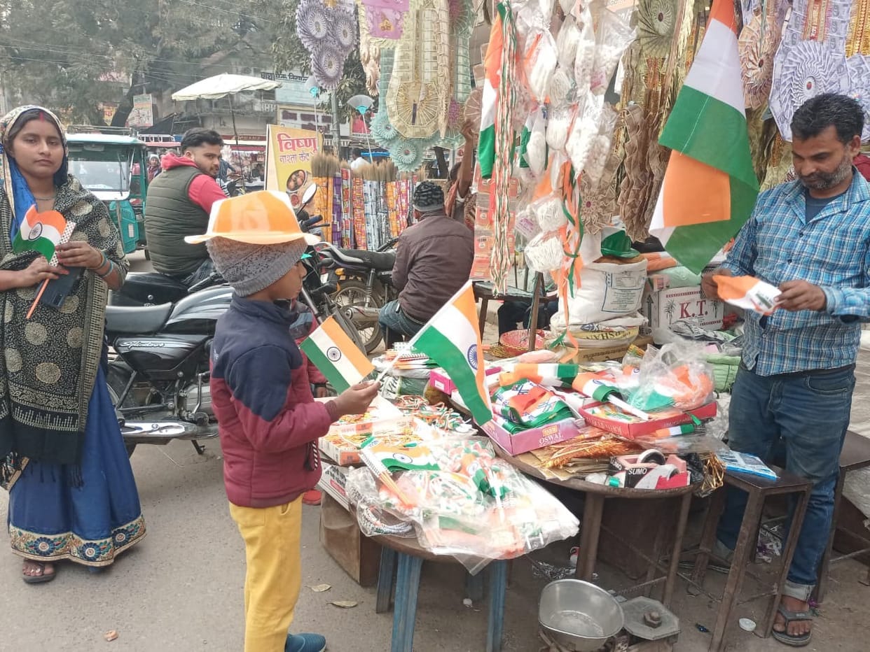 The spirit of patriotism is visible in the markets, markets are filled with the tricolour.