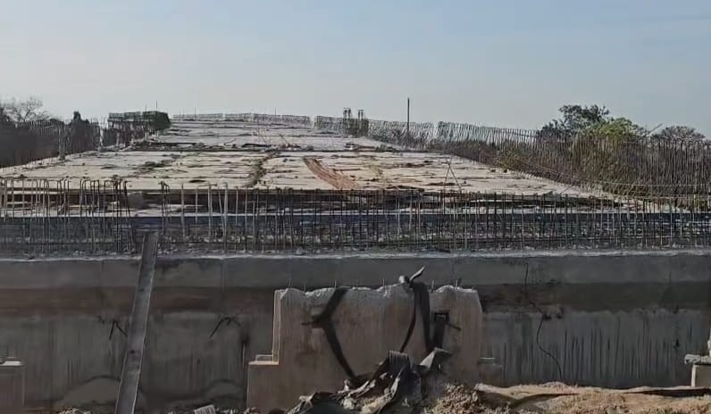 Drivers and villagers are troubled due to the disruption of railway overbridge work