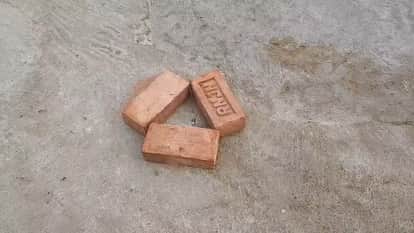 Nalanda news Guns blazed fiercely in a dispute at a thread factory in Nalanda.