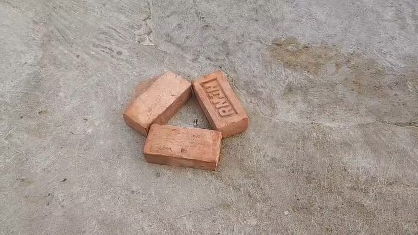 Nalanda news Guns blazed fiercely in a dispute at a thread factory in Nalanda.