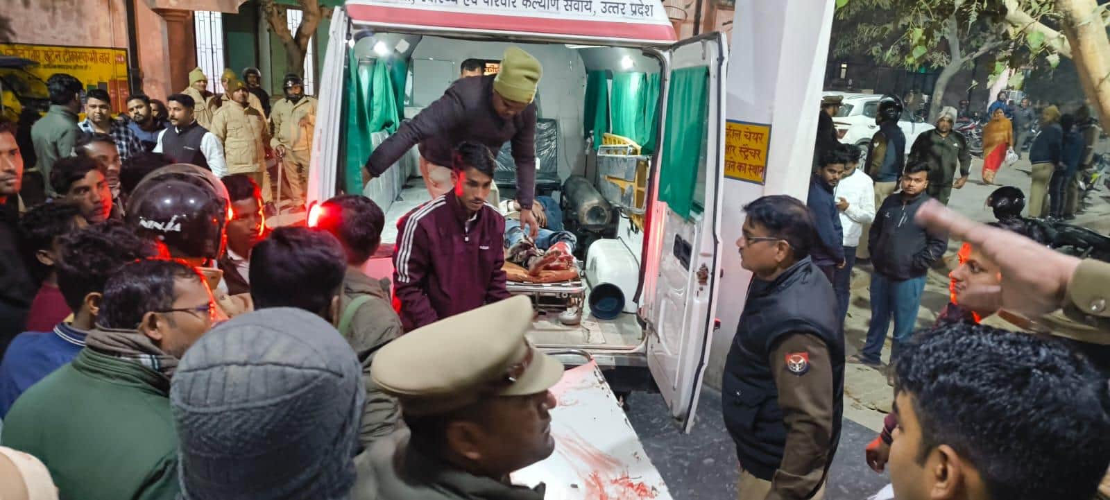 घायल रामबदन को पुलिस ने कड़ी सुरक्षा के बीच मेडिकल कॉलेज रेफर कराया। 