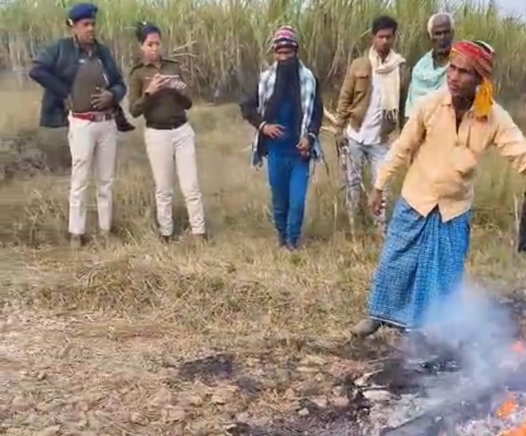 Bettiah bihar news Police recovered half burnt body, suspicion of murder today news police investigation