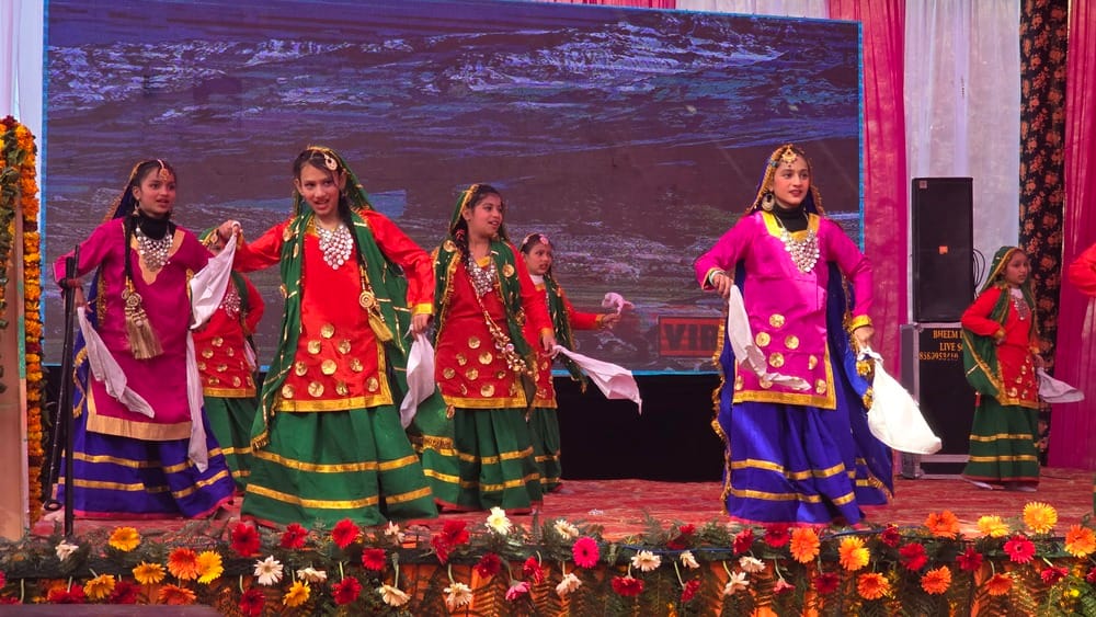 Applause was won for Pahadi Naati, folk songs and Punjabi Gidda.
