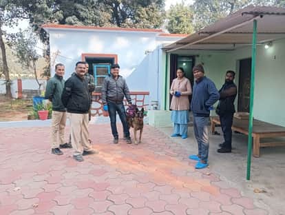 police karmi ke ghar hue lakho ki chori