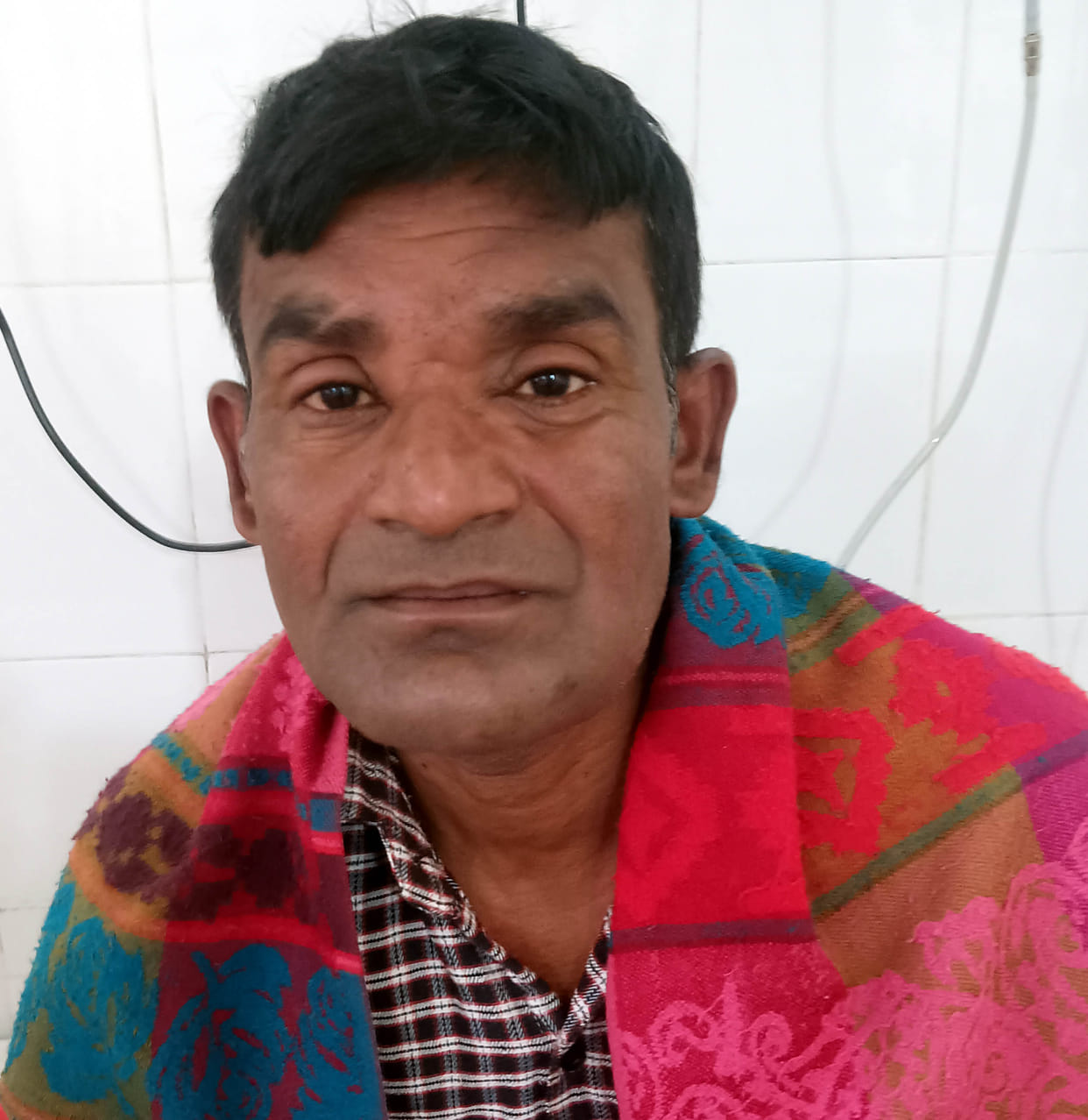 Farmer returning from field attacked by bees, admitted