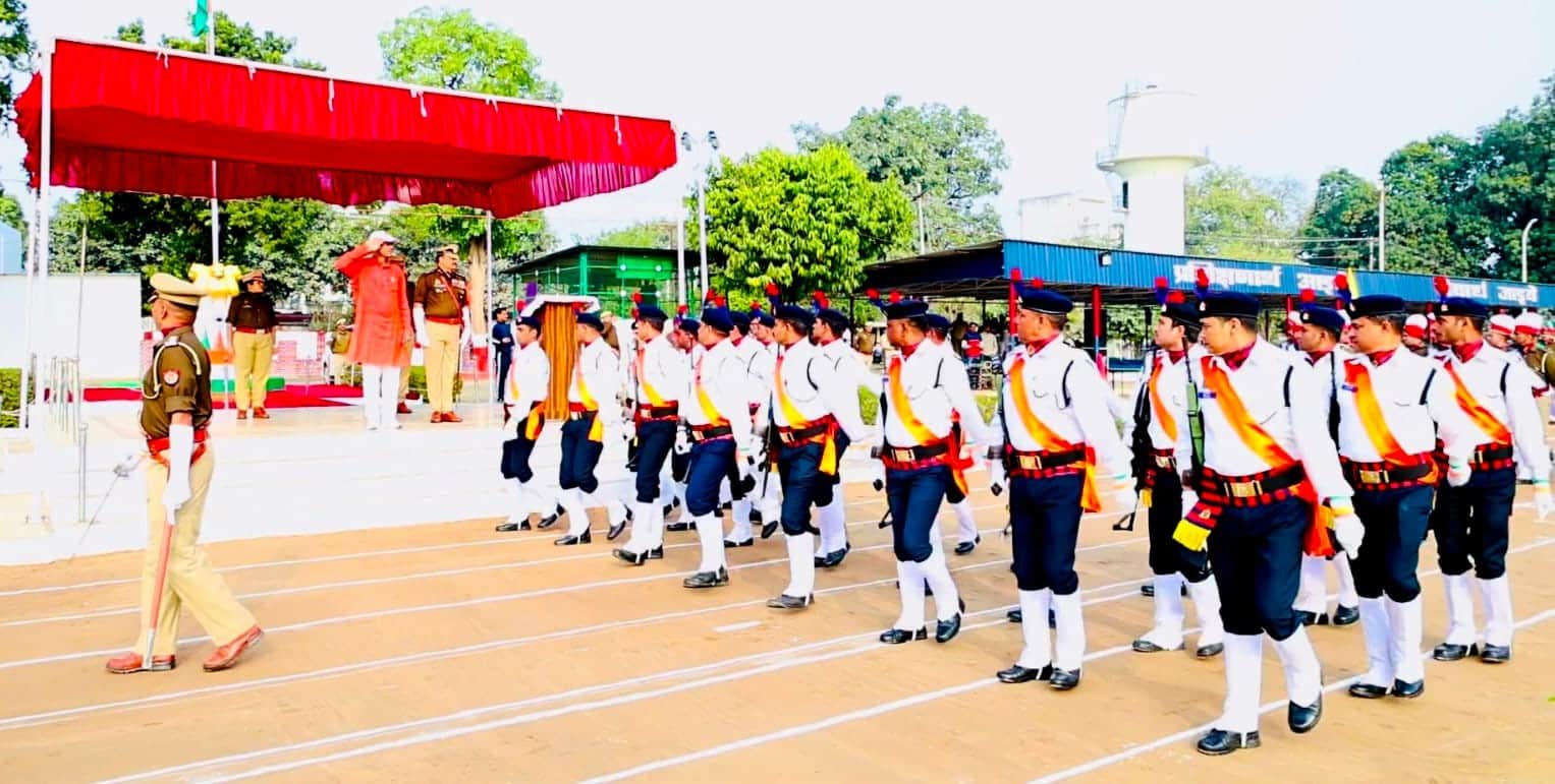 पुलिस लाइन में फुल ड्रेस रिहर्सल करती टोली। स्रोत: वीडियो ग्रेब