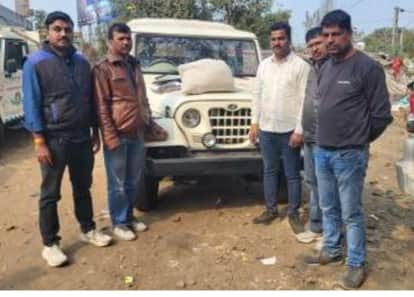 Smugglers caught before drug deal near railway tracks, 4.7 kg of narcotics seized.