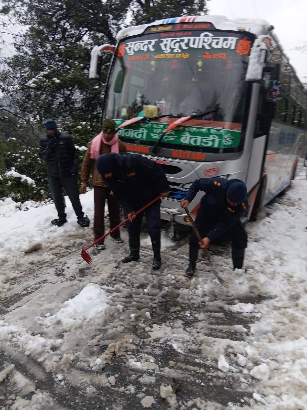 Closed highways in Far West reopen after heavy snowfall