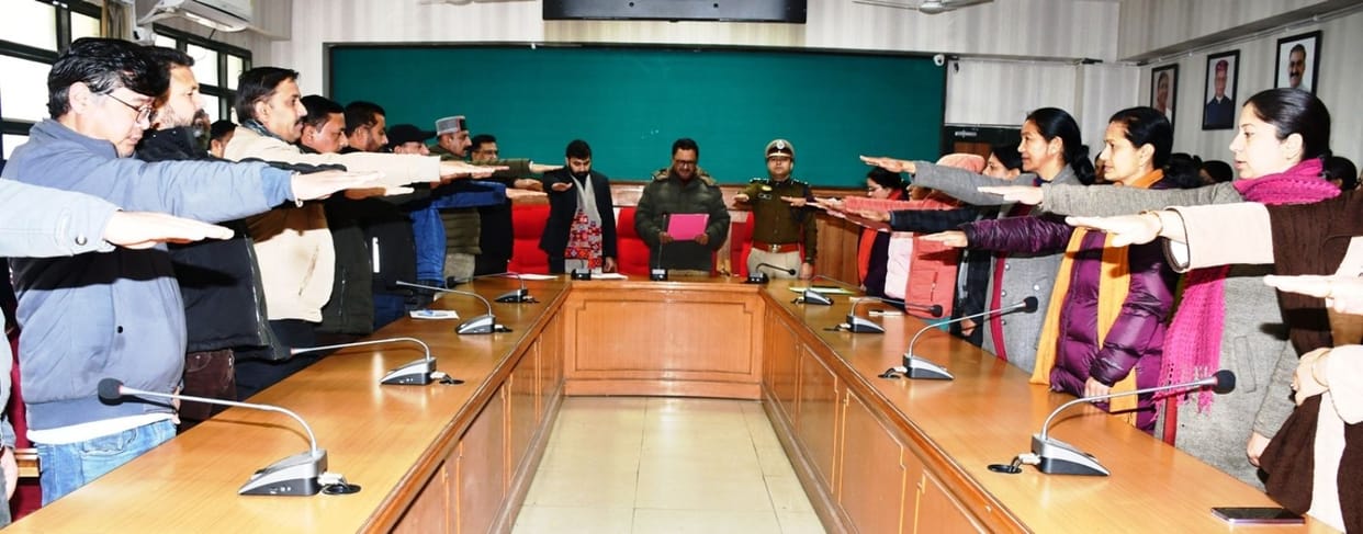 The Deputy Commissioner administered oath to the employees to conduct fair elections.