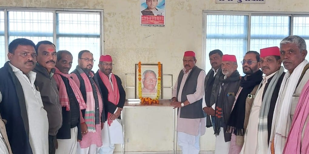 Karpoori Thakur always fought for the rights of the poor.