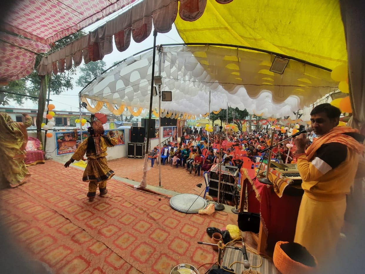 People were delighted to see the presentation of Makhan Chori.