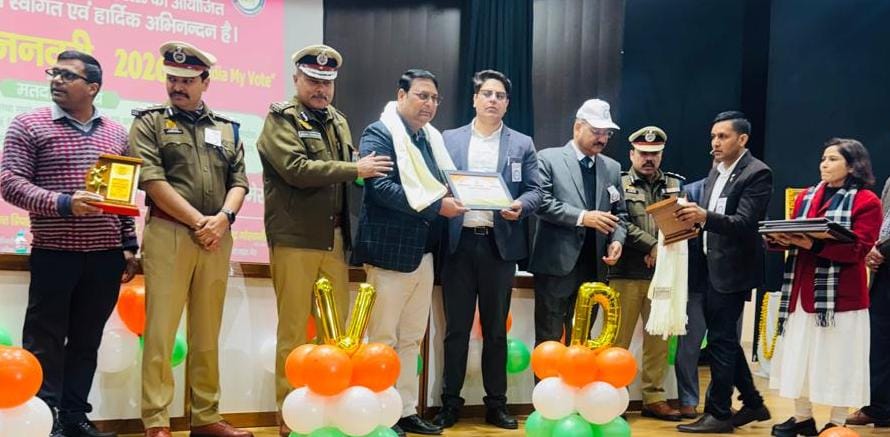 Subhash Amin got the award of best supervisor