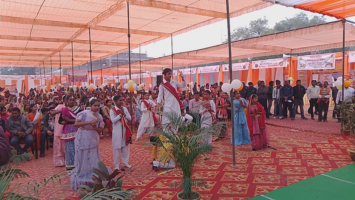 On the foundation day of Uttar Pradesh, women of the group received a demo check of Rs 15.22 crore.