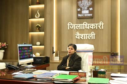 Bihar News vaishali dm varsha singh gets best deo award honored by election commission