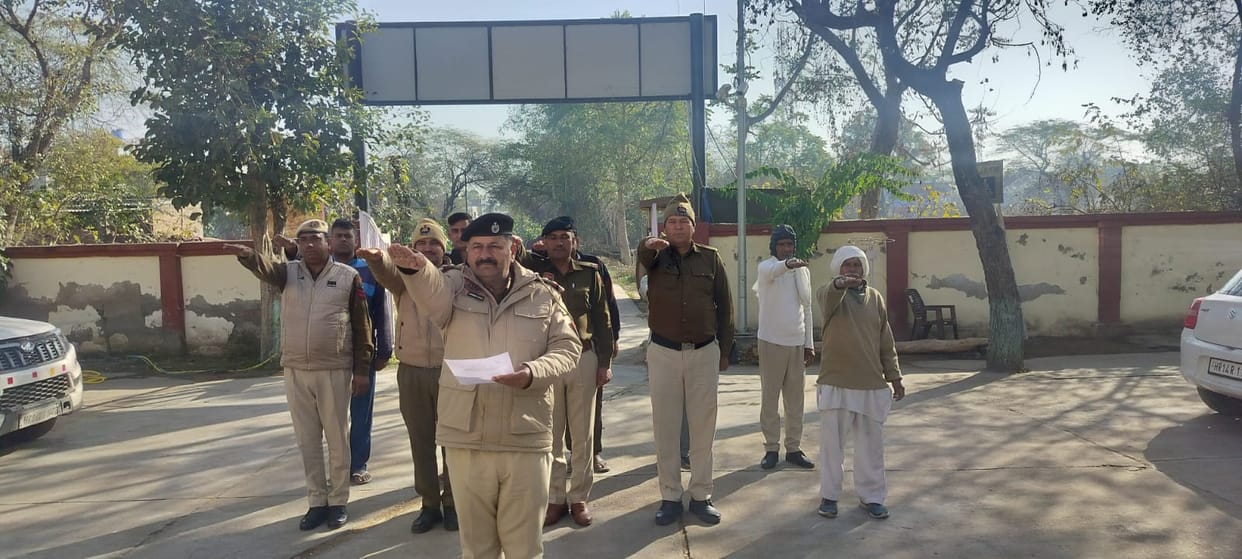 Police officers took the oath to vote.