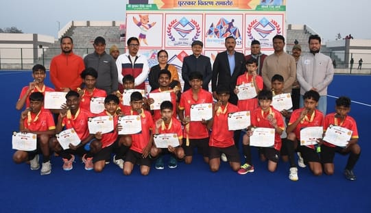 US Nagar wins the Under-14 hockey tournament.