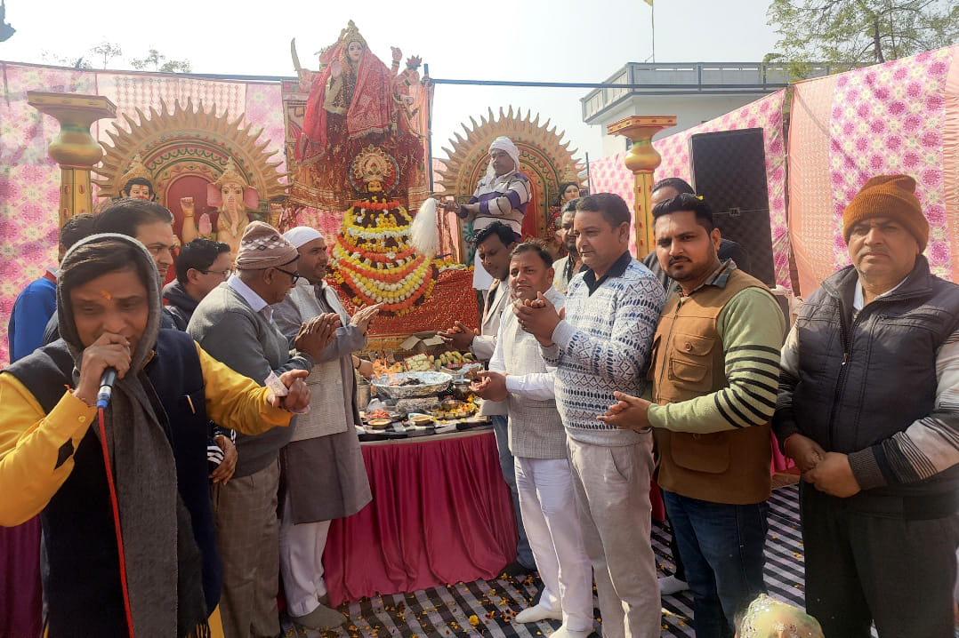 Devotees danced to the hymns in Khatu Shyam Sankirtan