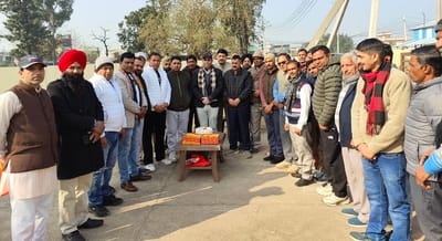 BJP workers distributed laddus on the birthday of Chief Minister Nayab Saini.
