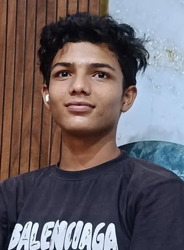 Teenager dies after being hit by a train in Mumbai