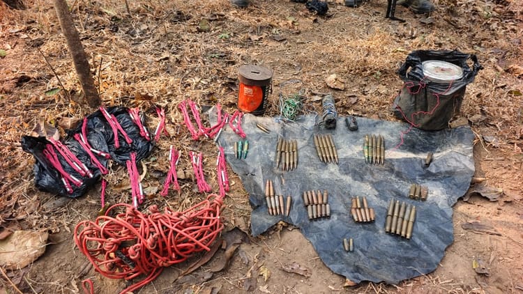 Bihar News: सुरक्षा बलों पर हमले की नक्सली साजिश नाकाम, भारी मात्रा में जिंदा कारतूस और शक्तिशाली IED बम बरामद